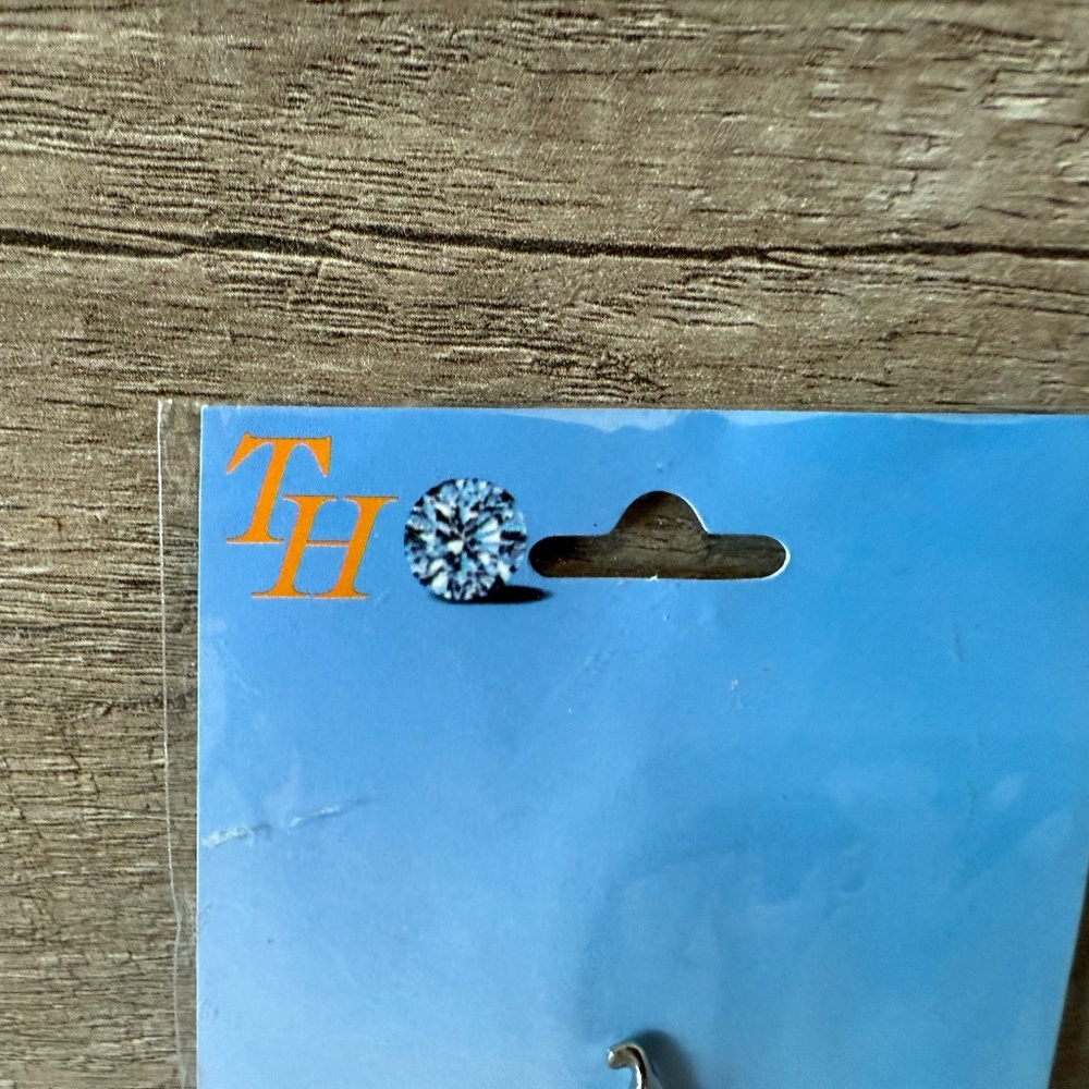 TH Flower Brooch - Picture 3 of 5